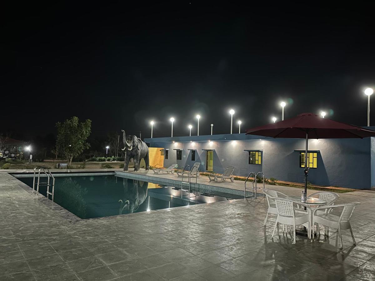 Modhera Sunrise Resort - Tents Bhungas Jungle Restaurants & Candlelight Dining Kalri Exterior photo